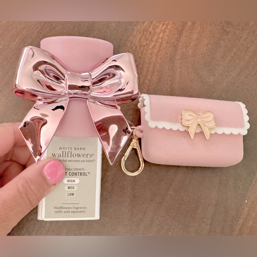 Pink Bow Wallflower and Scalloped Bow Snap case - BBW